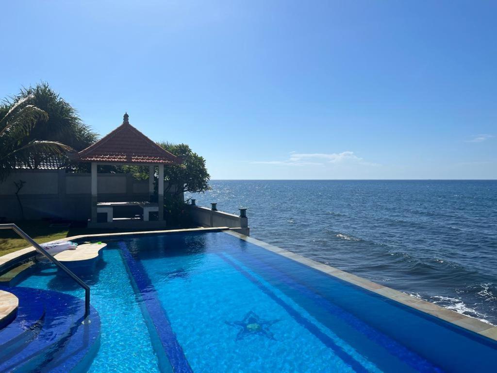 Coco Blu Villa Singaraja Buitenkant foto