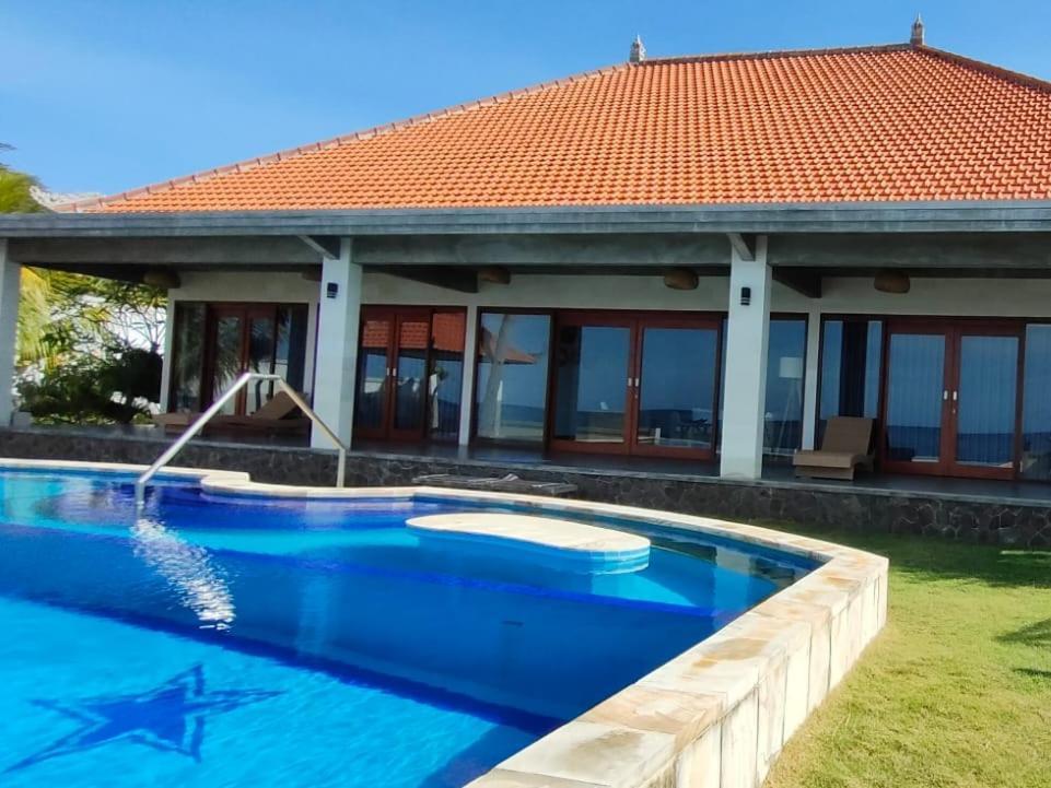 Coco Blu Villa Singaraja Buitenkant foto